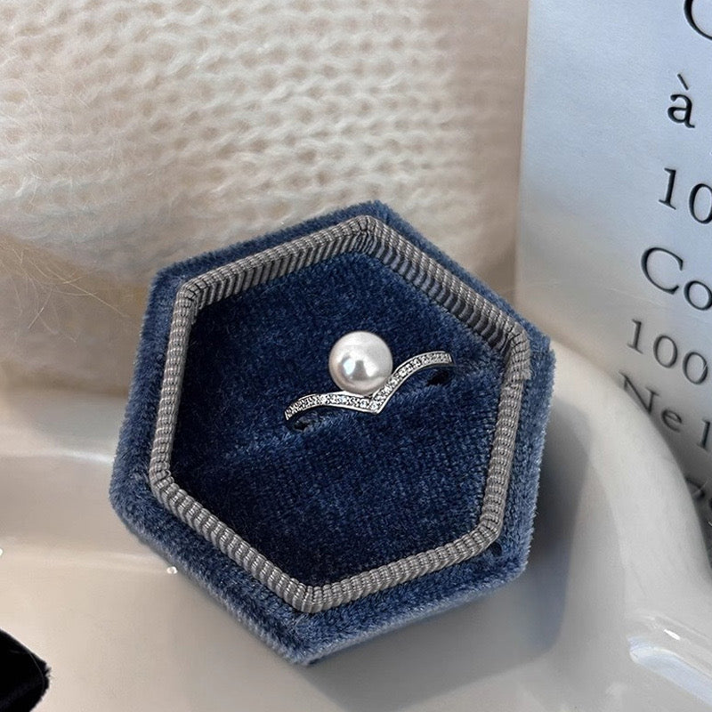 Aurora V-Pearl Ring